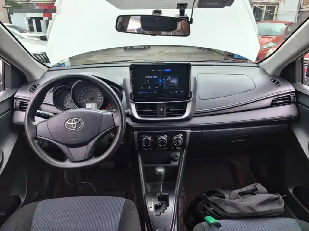 Toyota Yaris L 2022 — фото 10