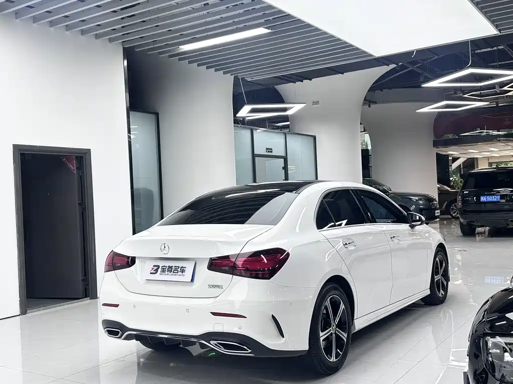 Mercedes-Benz A-Class 2024 — фото 13