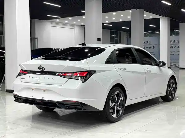 Hyundai Elantra 2023