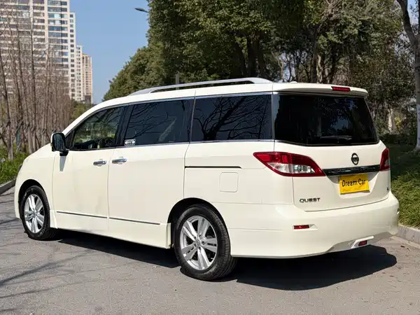 Nissan Quest 2015
