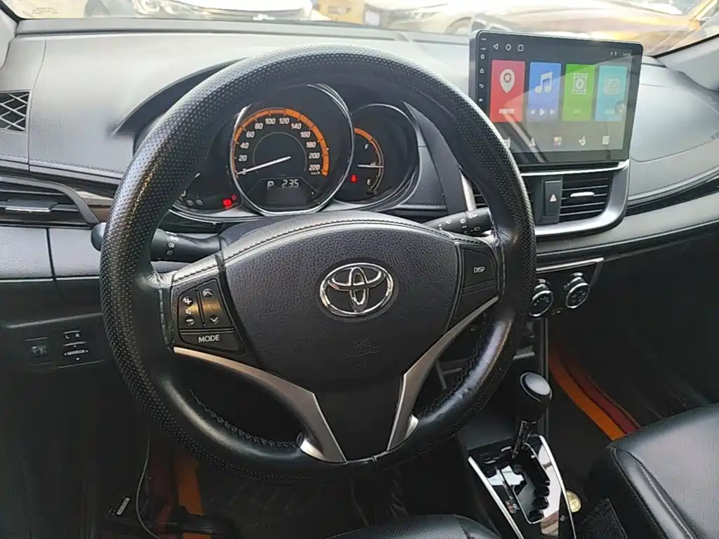 Toyota Yaris L 2022 — фото 11