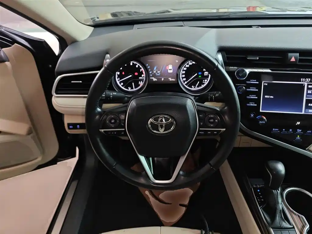 Toyota Camry 2018 — фото 11