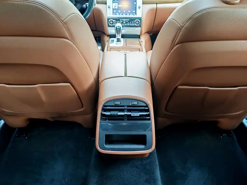 Maserati Quattroporte 2016 — фото 13