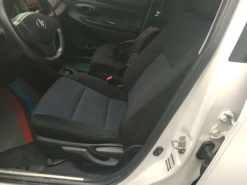 Toyota Yaris L 2017 — фото 15