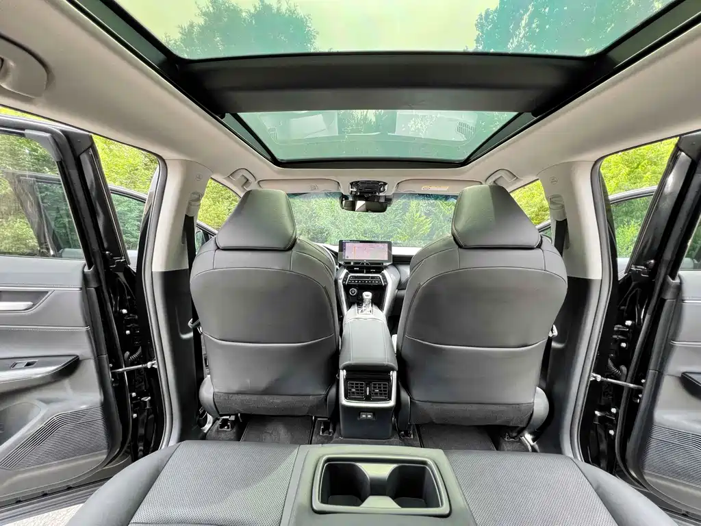 Toyota Venza 2022 — фото 12