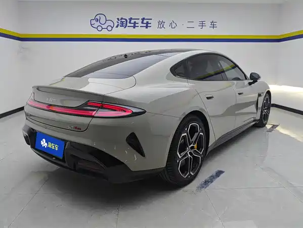 Xiaomi SU7 2024