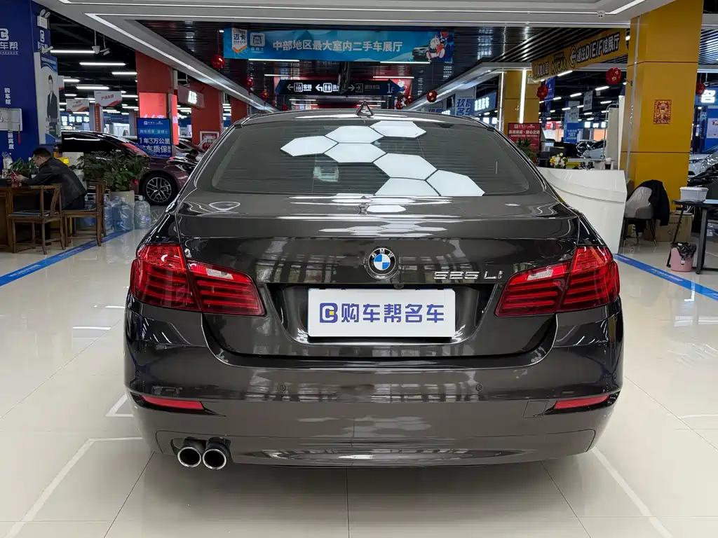 BMW 5 Series 2016 — фото 16