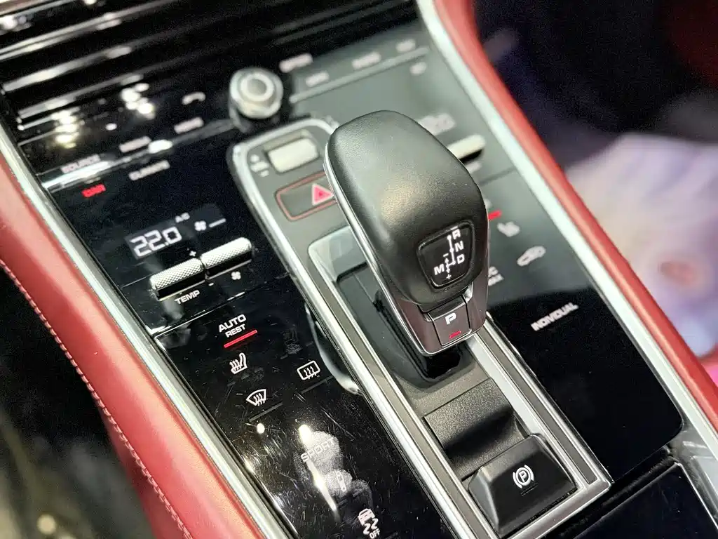 Porsche Panamera 2018 — фото 9