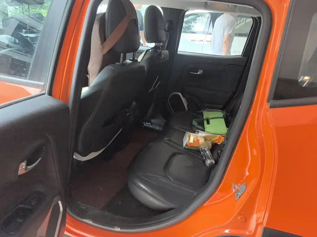 Jeep Renegade 2017 — фото 14
