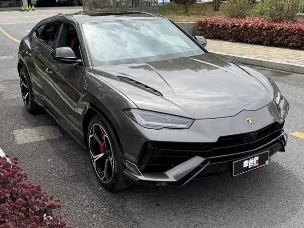 Lamborghini Urus 2023
