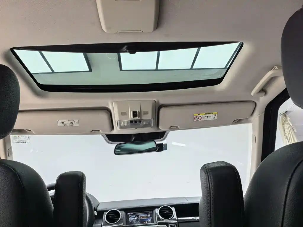 Land Rover Discovery 2017 — фото 8
