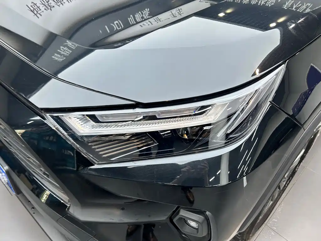 Toyota RAV4 2023 — фото 16