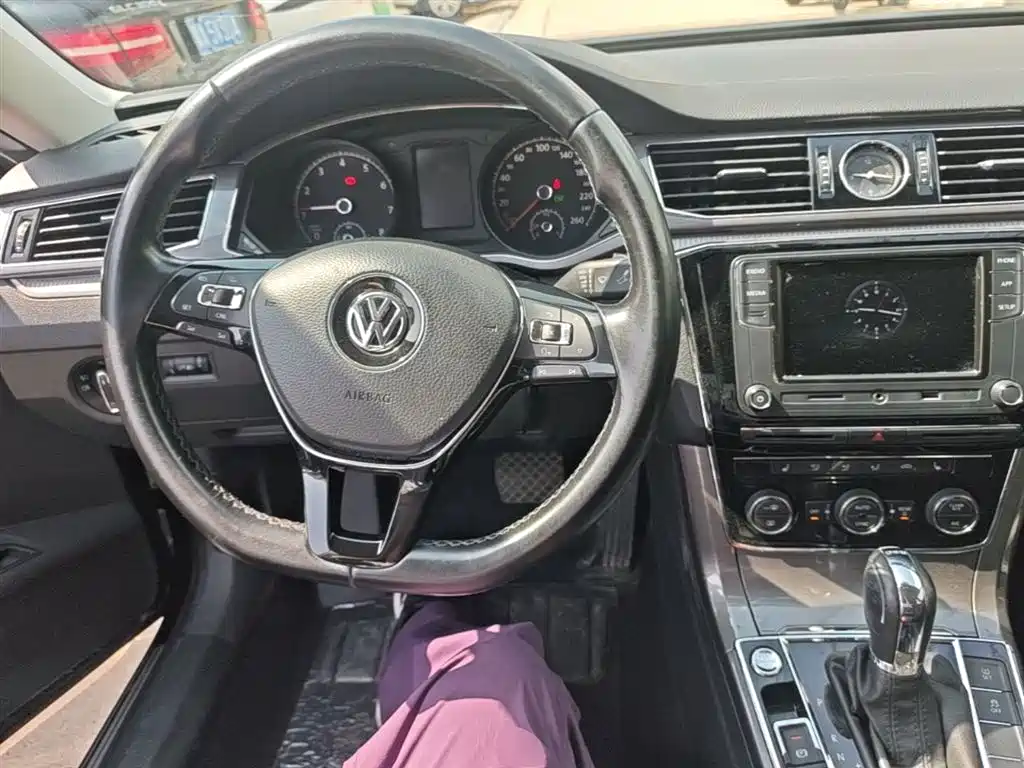 Volkswagen Passat 2018 — фото 10