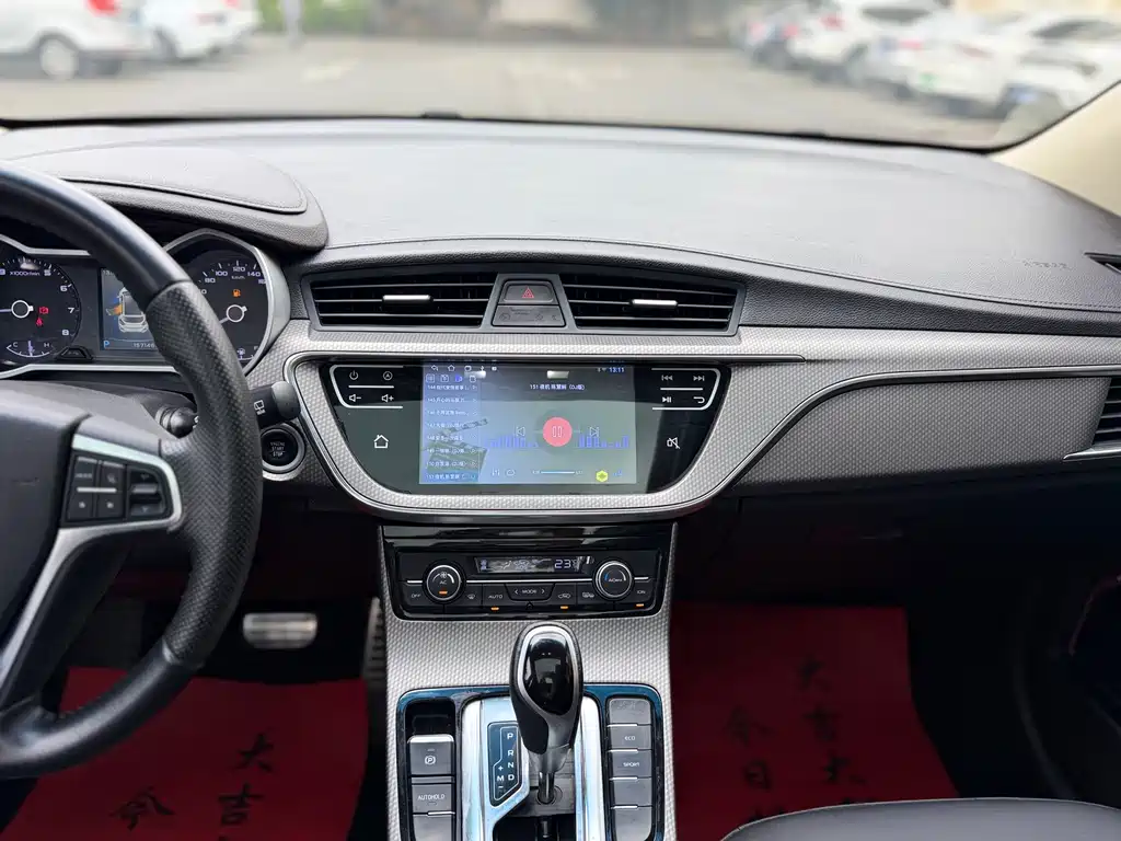 Geely Emgrand GS 2016 — фото 13