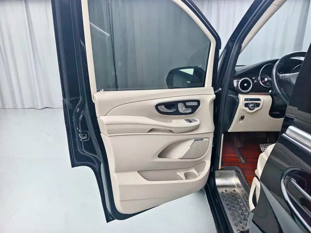 Mercedes-Benz V-Class 2020 — фото 8