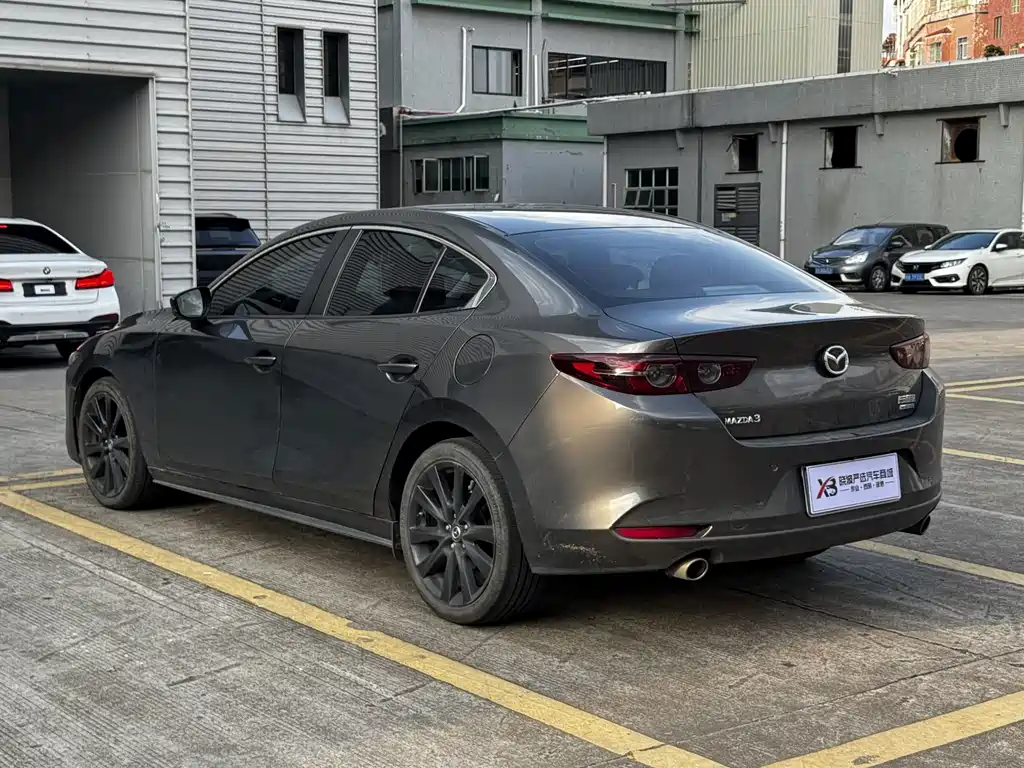 Mazda 3 Axela 2023 — фото 17