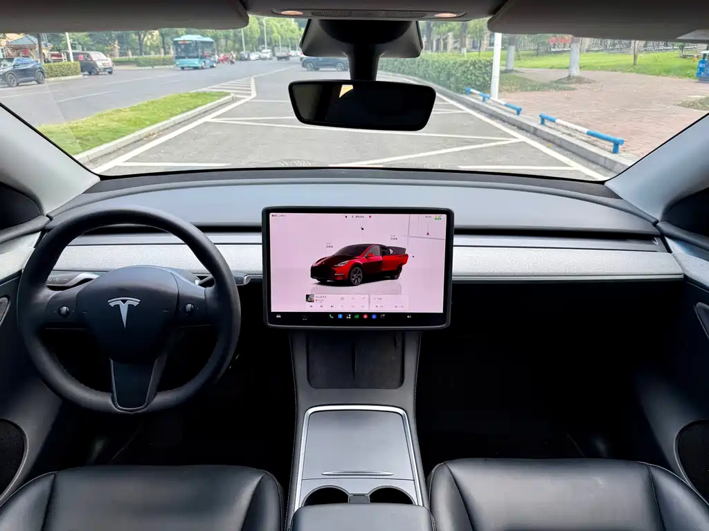 Tesla Model Y 2024 — фото 10