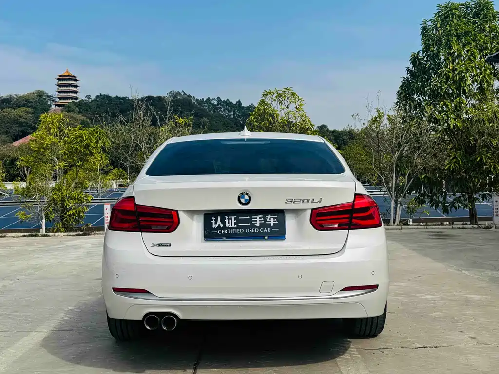 BMW 3 Series 2018 — фото 18