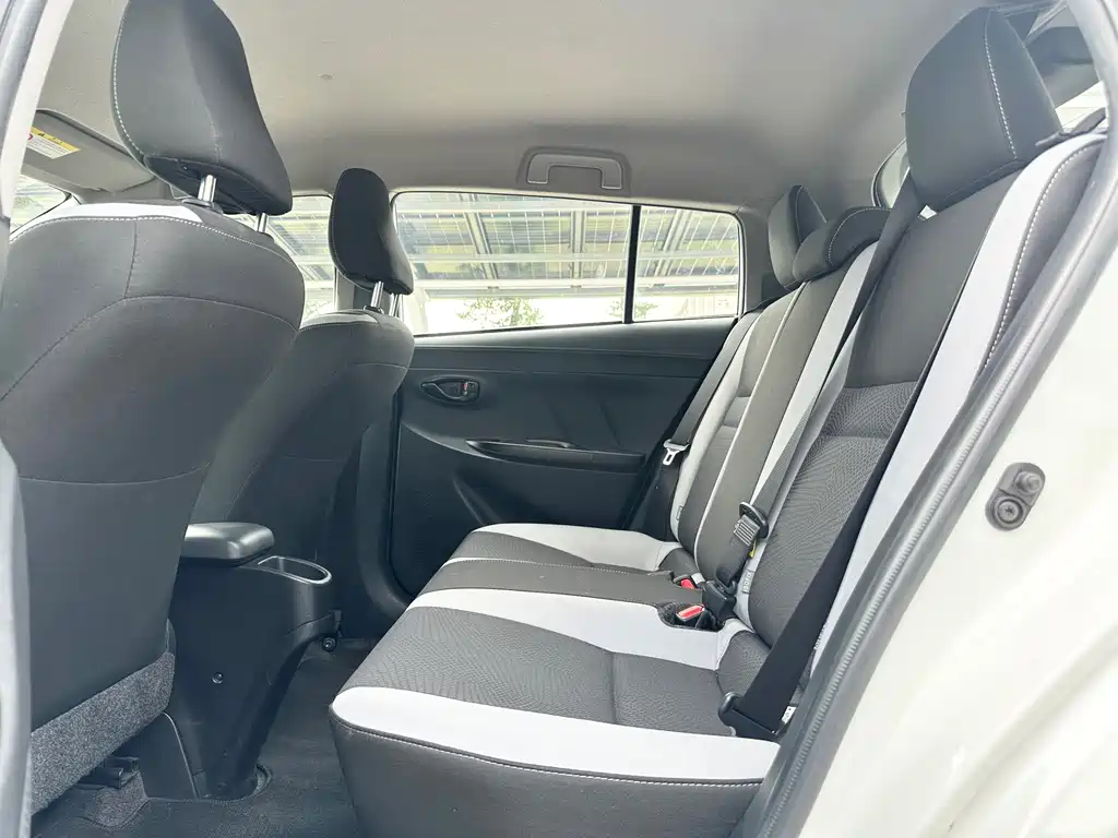 Toyota Yaris L 2020 — фото 11