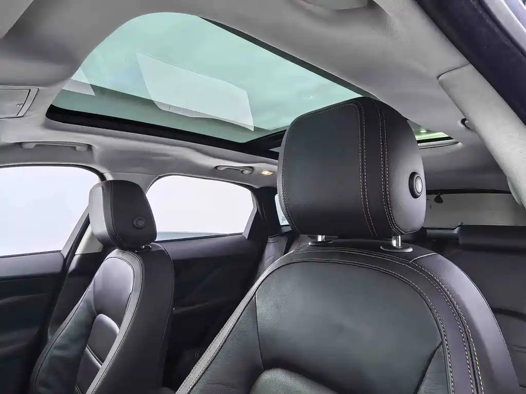 Jaguar F-PACE 2017 — фото 12
