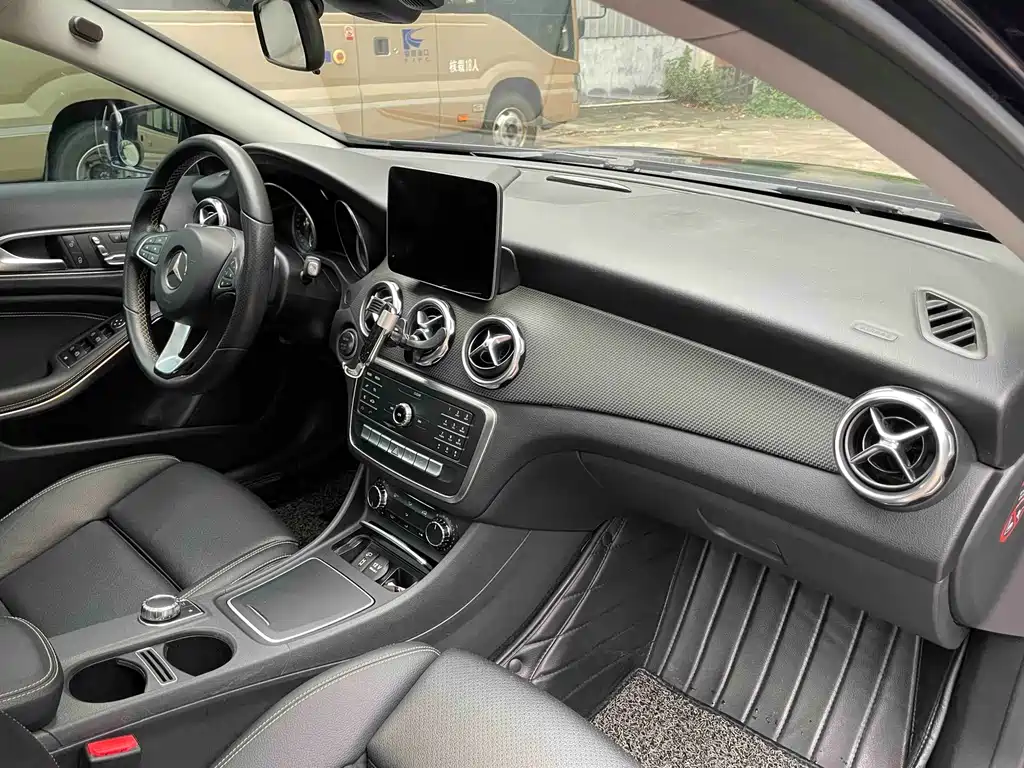 Mercedes-Benz GLA 2018 — фото 13