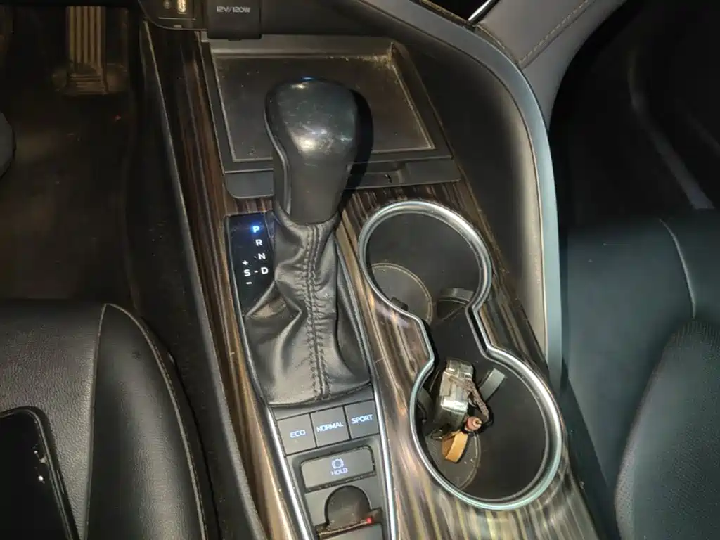 Toyota Camry 2021 — фото 14