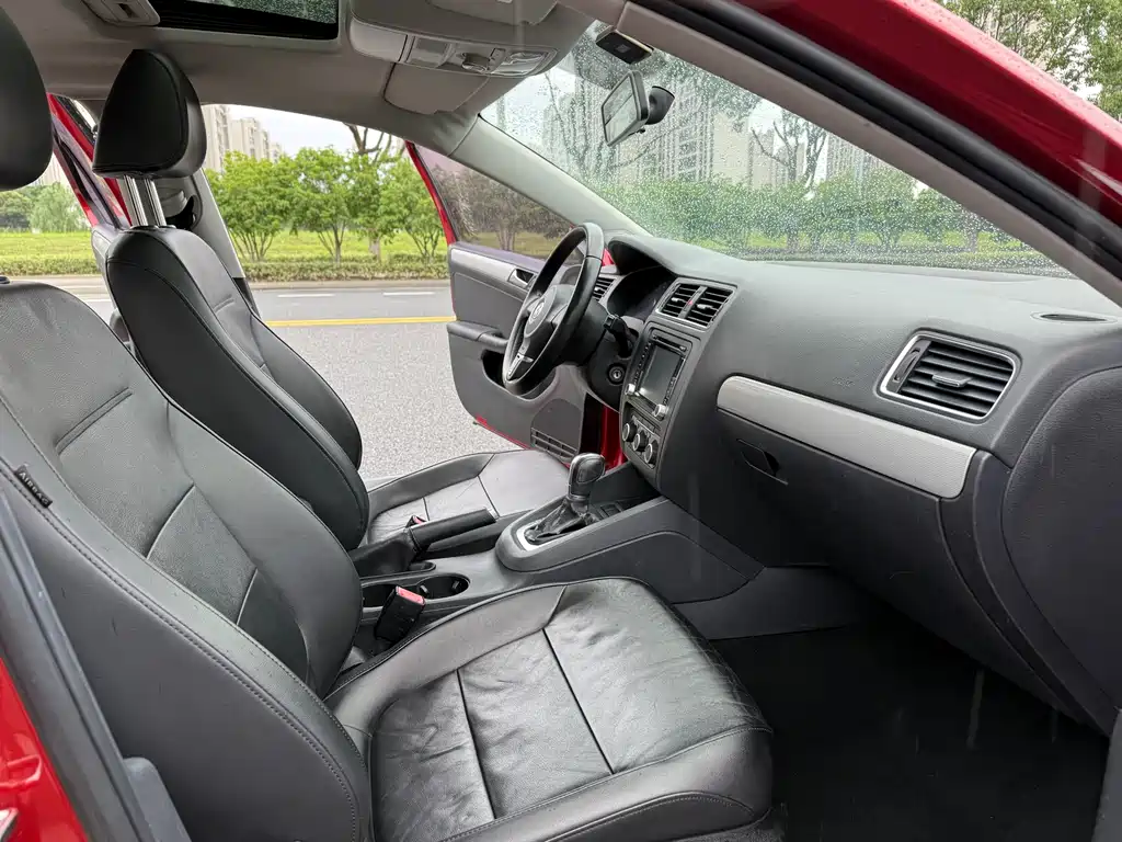 Volkswagen Sagitar 2015