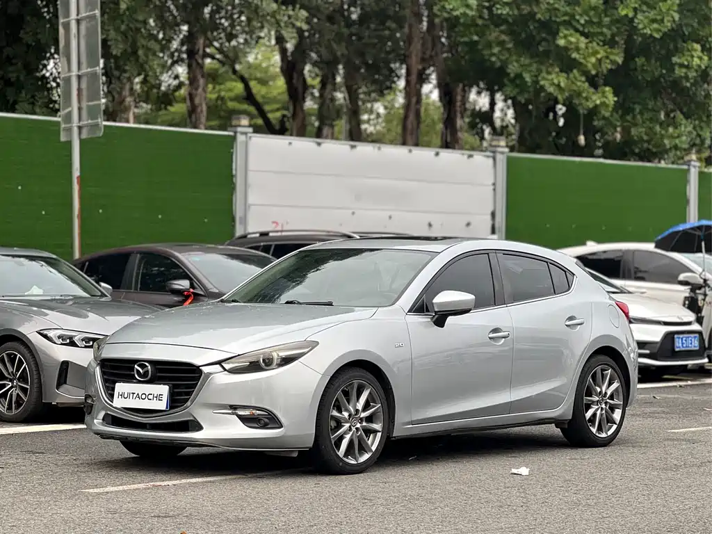 Mazda 3 Axela 2017 — фото 1