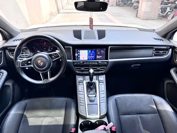 Porsche Macan 2021
