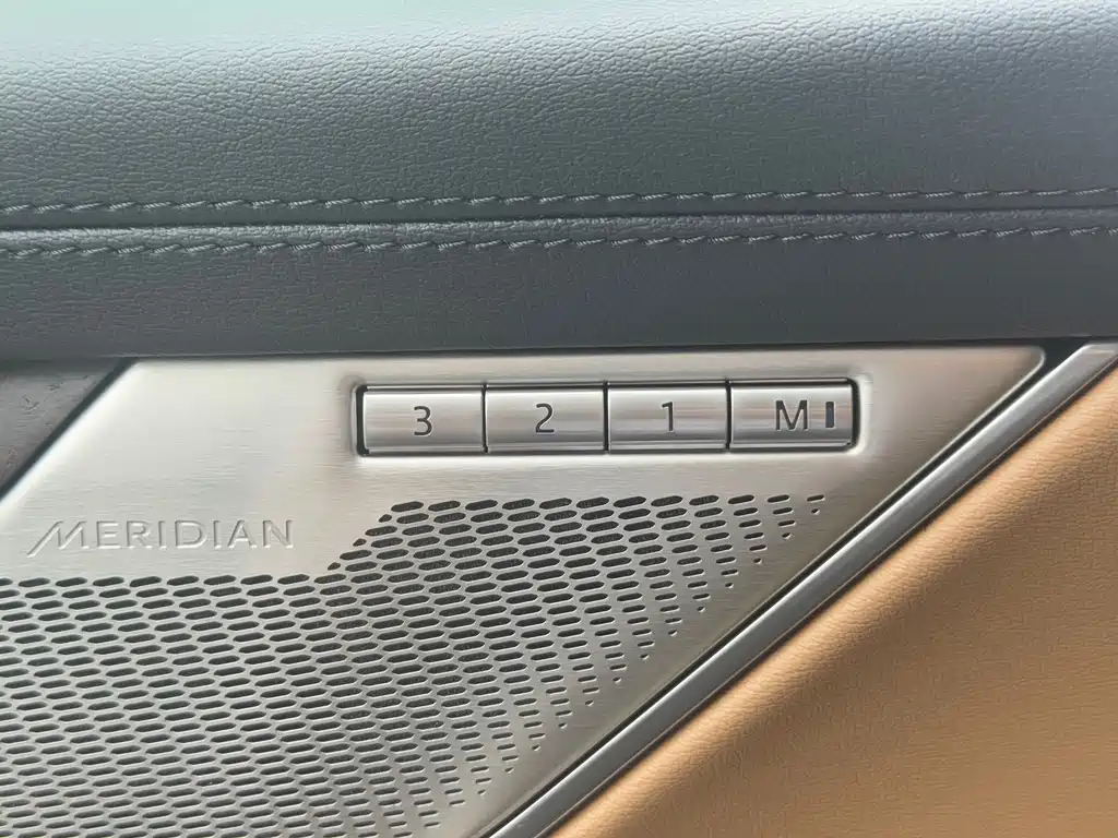 Jaguar XFL 2025 — фото 19