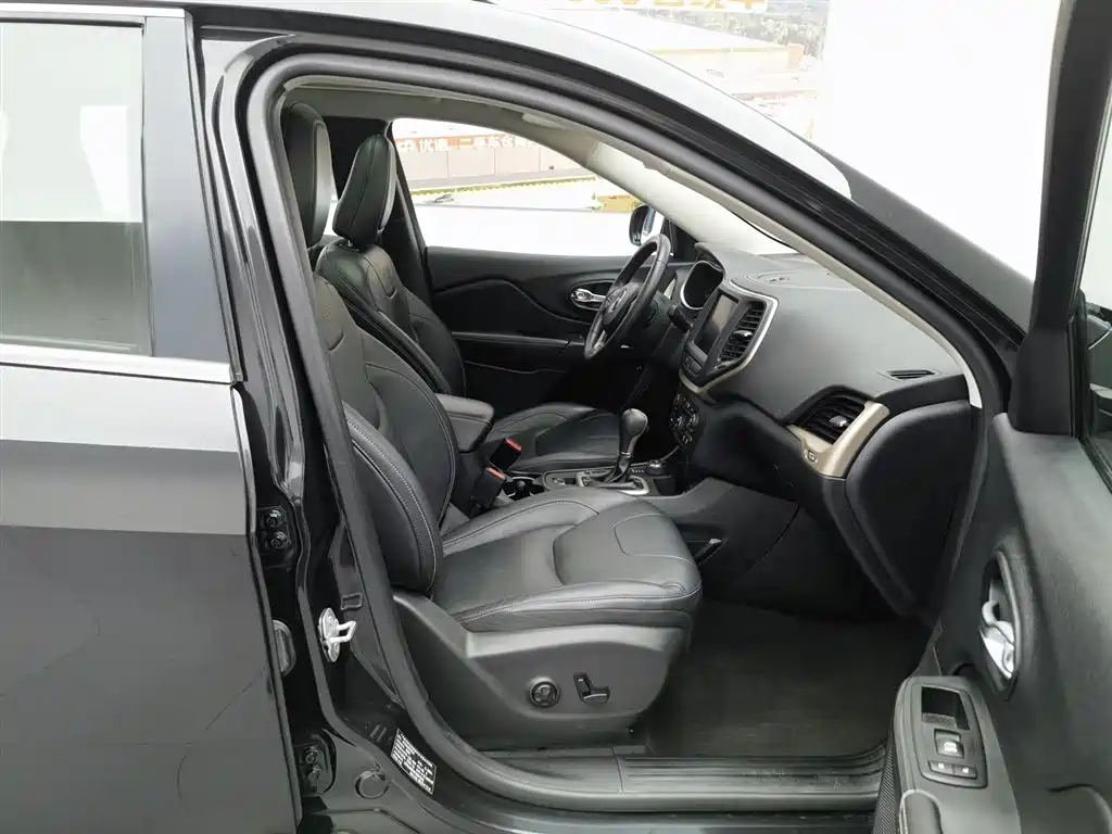 Jeep Cherokee 2015 — фото 23