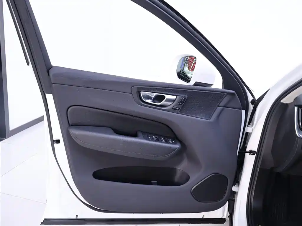 Volvo XC60 2020 — фото 18