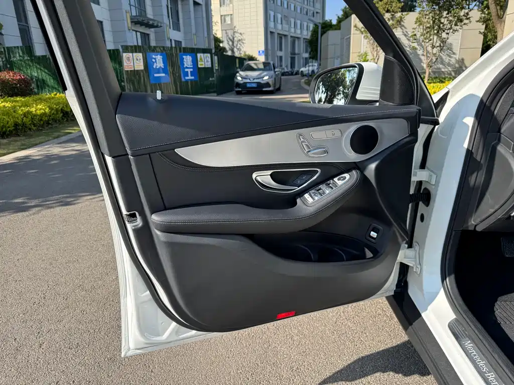Mercedes-Benz GLC 2020 — фото 16