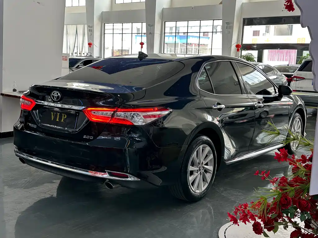 Toyota Camry 2023 — фото 9