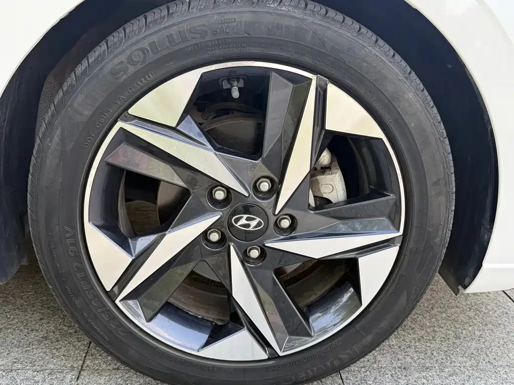 Hyundai Elantra 2022 — фото 12