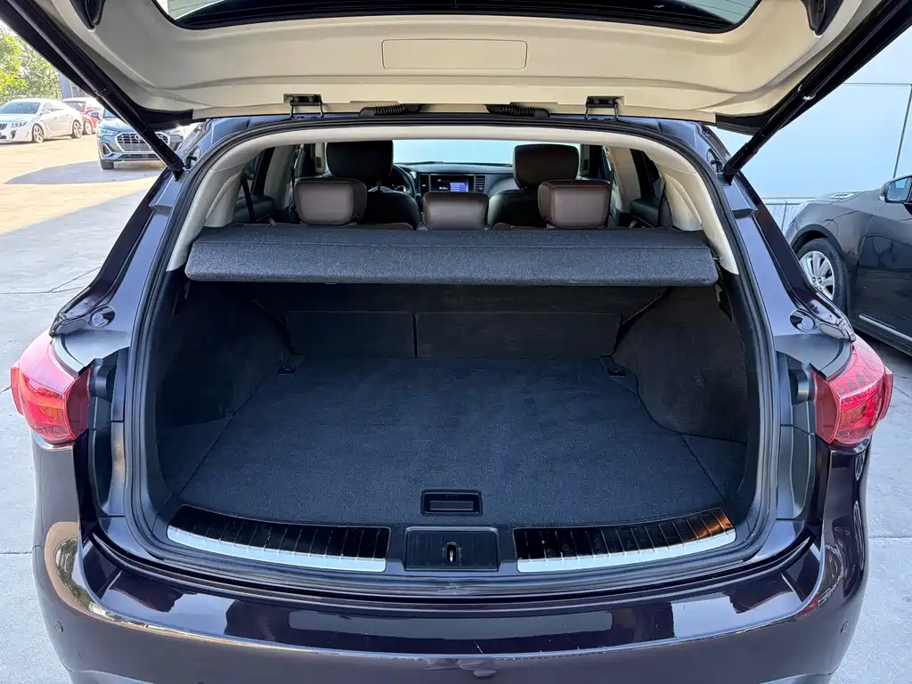 Infiniti QX70 2015 — фото 16