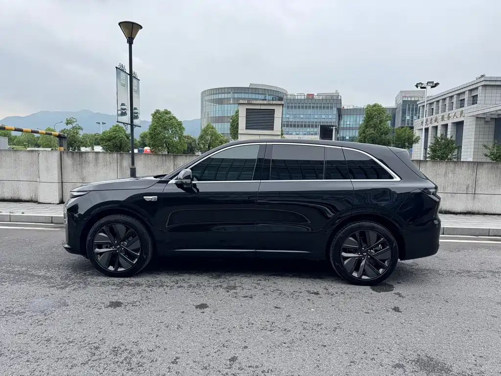 Li Auto Li L6 2025