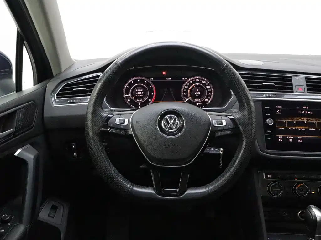 Volkswagen Tiguan 2019 — фото 14