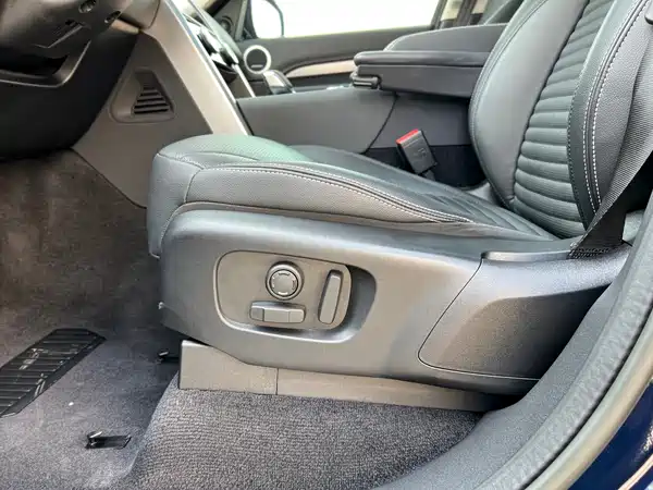 Land Rover Discovery 2023