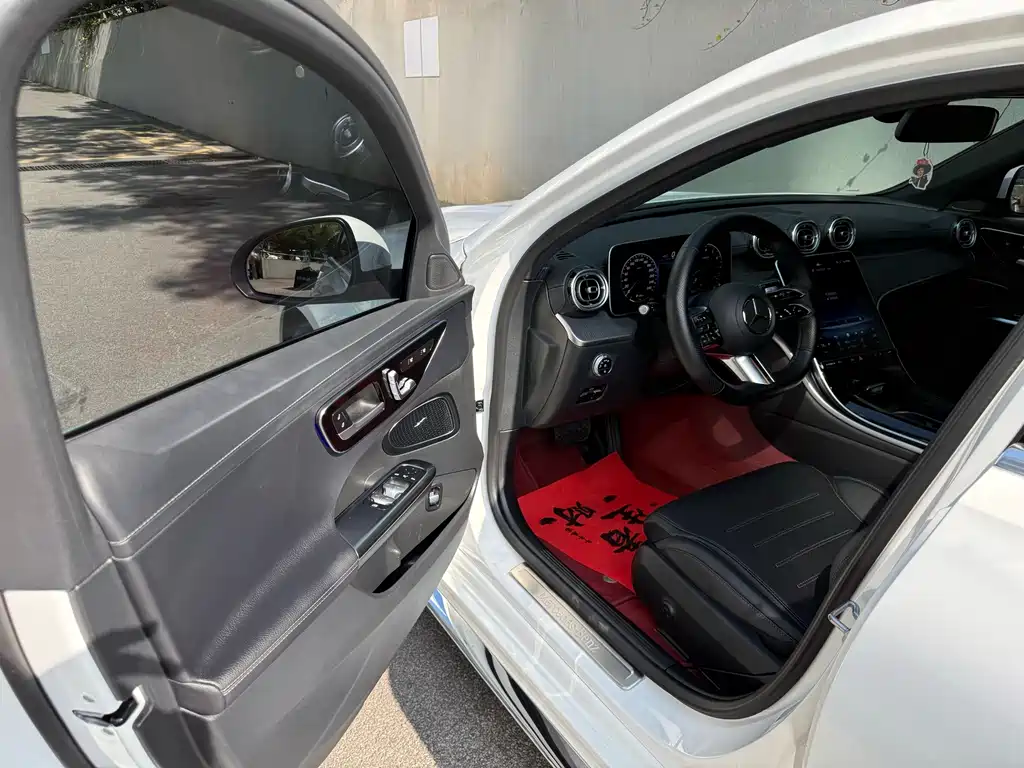Mercedes-Benz C-Class 2024 — фото 14