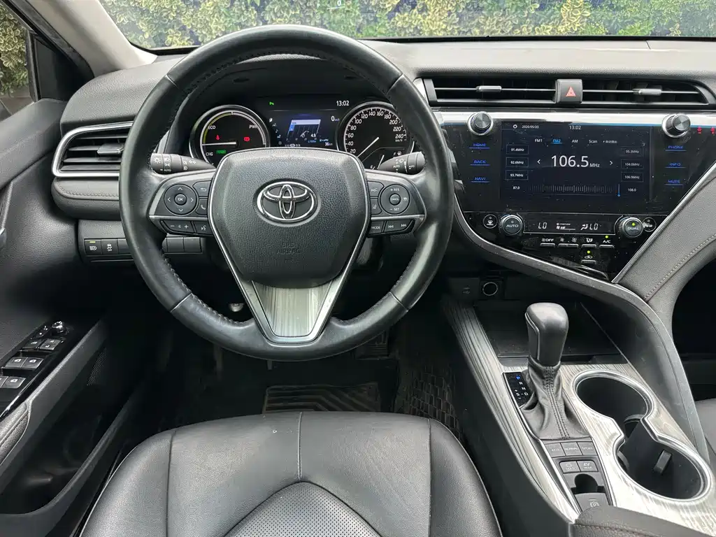 Toyota Camry 2019 — фото 12