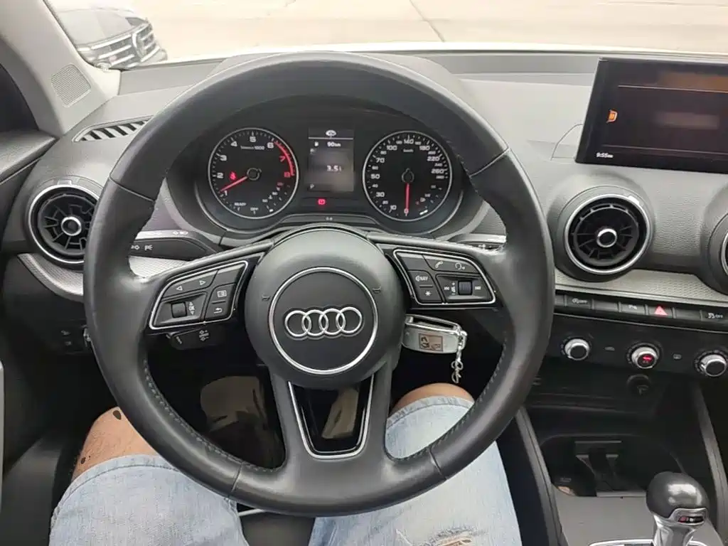 Audi Q2L 2020 — фото 11