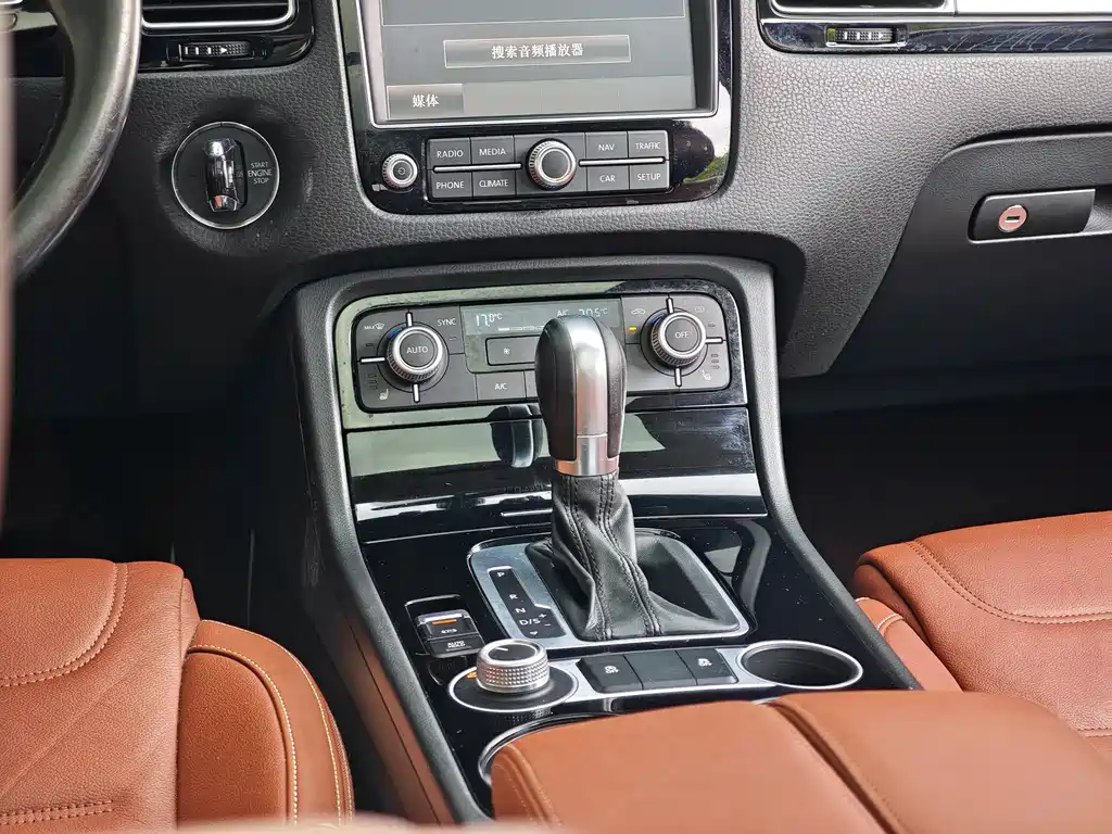 Volkswagen Touareg 2016 — фото 12