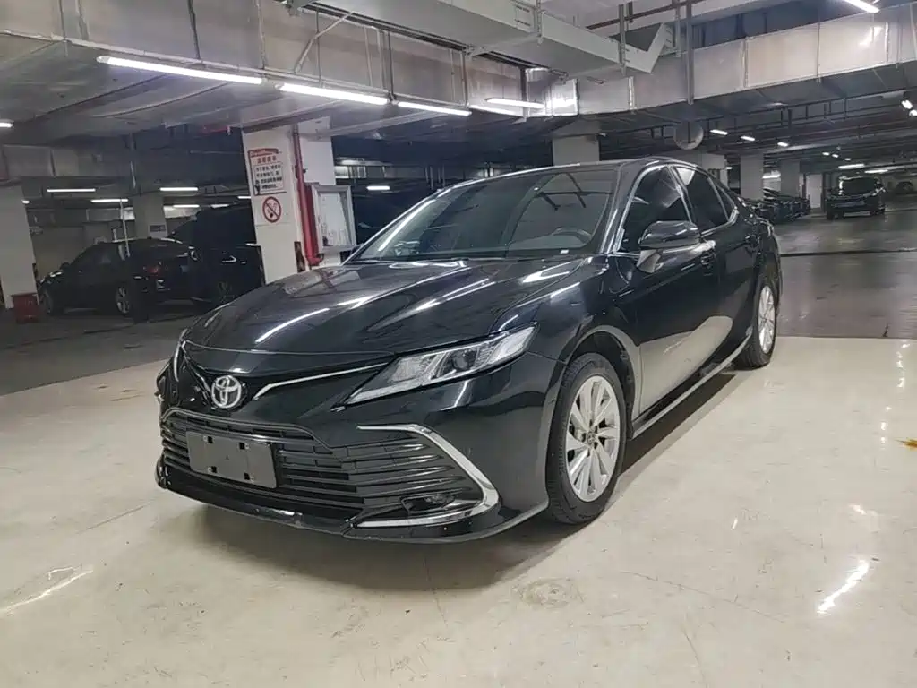 Toyota Camry 2023 — фото 2
