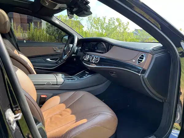 Mercedes-Benz S-Class 2020