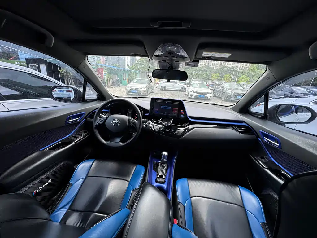Toyota C-HR 2019 — фото 18