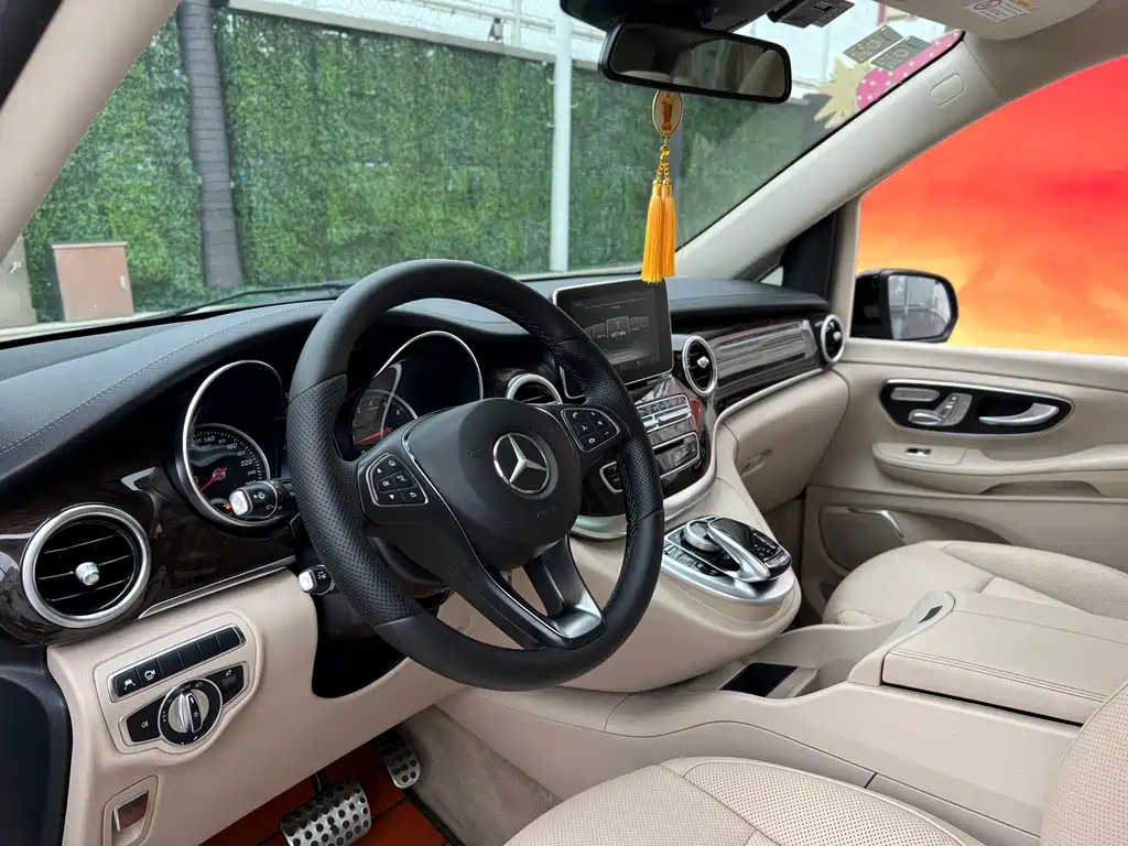 Mercedes-Benz V-Class 2017 — фото 9