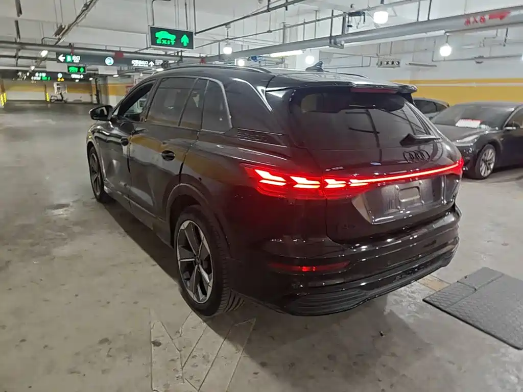 Audi Q5 E-Tron 2023 — фото 23