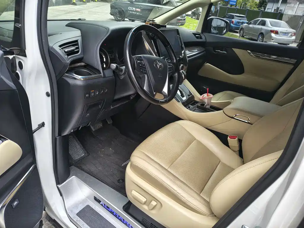 Toyota Alphard 2022 — фото 3