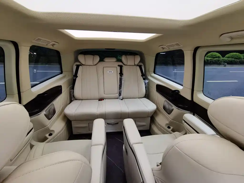 Mercedes-Benz V-Class 2022 — фото 18